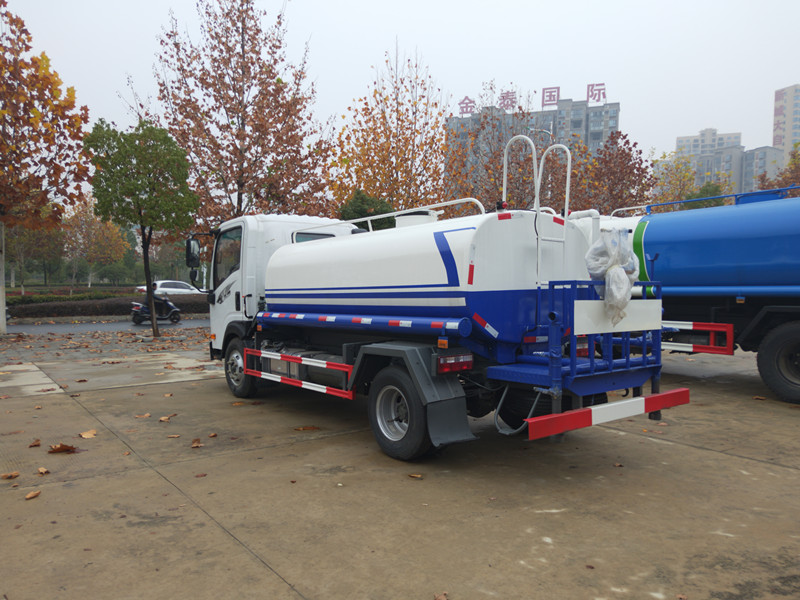 重汽王牌5噸灑水車 重汽王牌5噸灑水車