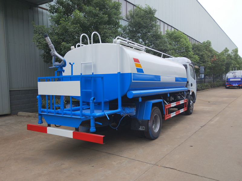 環(huán)衛(wèi)灑水車圖片 環(huán)衛(wèi)灑水車圖片