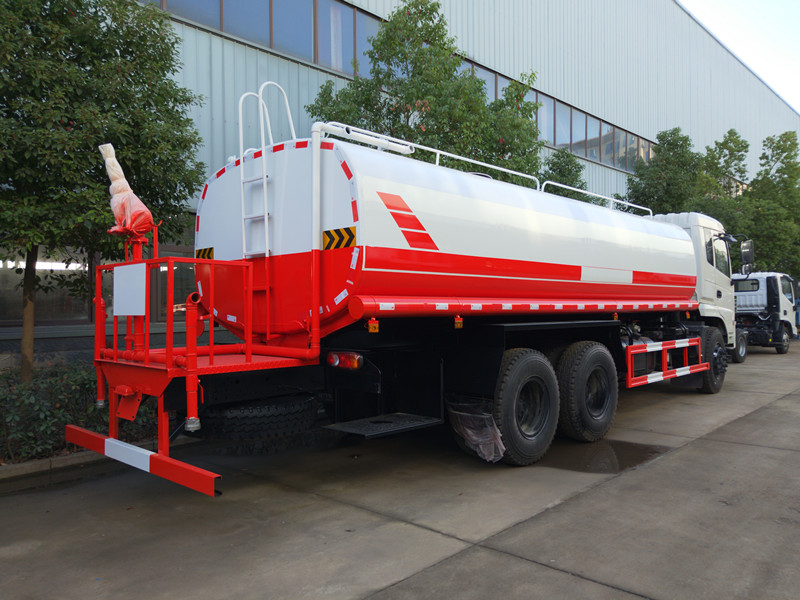 東風(fēng)灑水車廠家-20噸灑水車圖片 東風(fēng)灑水車廠家-20噸灑水車圖片