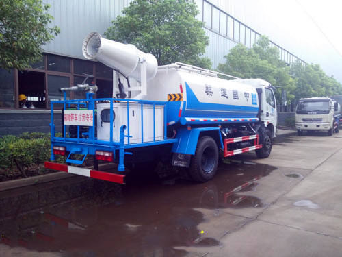 東風(fēng)灑水車 東風(fēng)灑水車