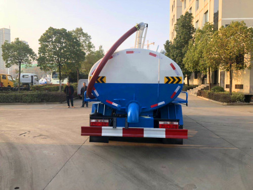 東風福瑞卡吸糞車-8立方吸糞車 東風福瑞卡吸糞車-8立方吸糞車