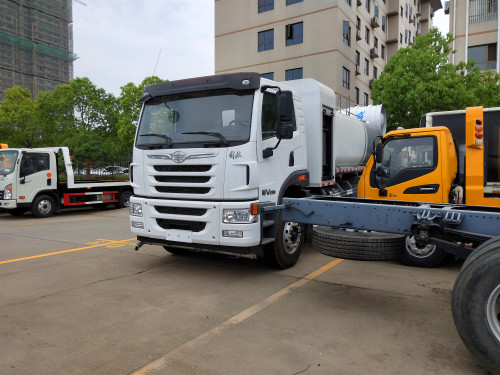 解放后雙橋國(guó)六排放18噸灑水噴霧車 解放后雙橋國(guó)六排放18噸灑水噴霧車