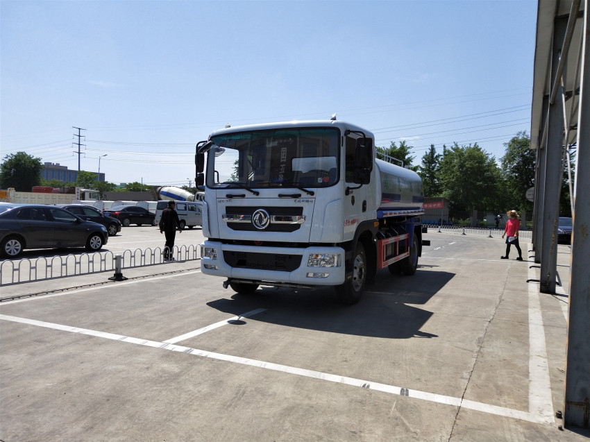 【灑水車購買】購買灑水車請與程力灑水車生產(chǎn)廠家陶經(jīng)理聯(lián)系 【灑水車購買】購買灑水車請與程力灑水車生產(chǎn)廠家陶經(jīng)理聯(lián)系