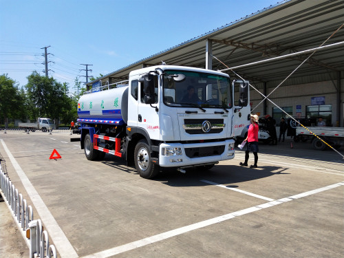 東風(fēng)多利卡D9灑水車新價(jià)格配置圖片 東風(fēng)多利卡D9灑水車新價(jià)格配置圖片