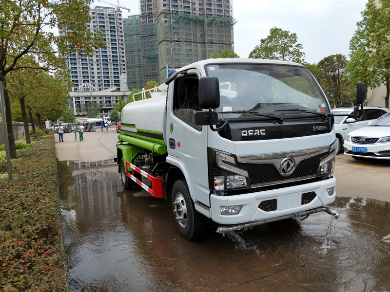 5噸灑水車 5噸灑水車