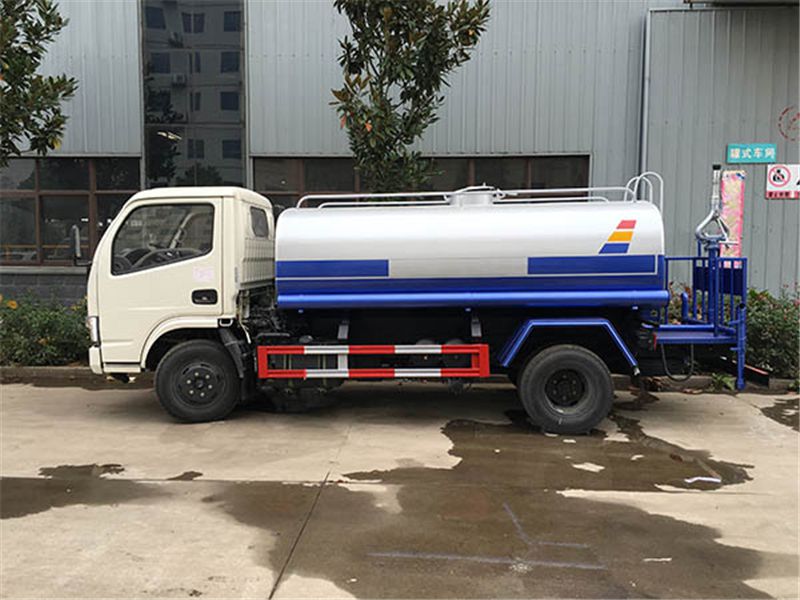 5噸灑水車平臺(tái)霧炮-霧炮灑水車多少錢一輛 5噸灑水車平臺(tái)霧炮-霧炮灑水車多少錢一輛