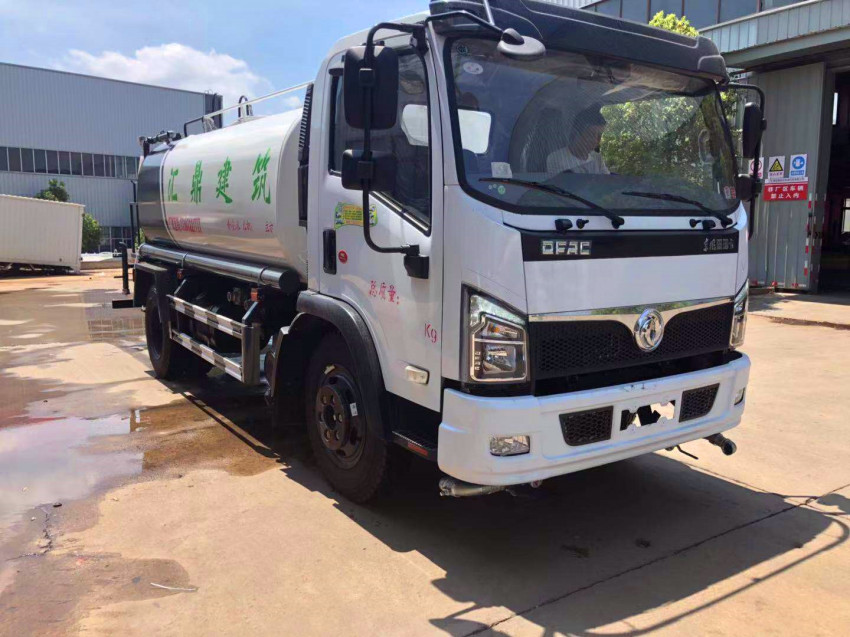 8噸灑水車(chē)-程力威牌CLW5120GSS6型灑水車(chē)-程力集團(tuán) 8噸灑水車(chē)-程力威牌CLW5120GSS6型灑水車(chē)-程力集團(tuán)