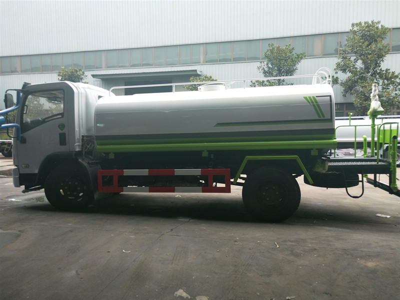 國六朝柴163匹馬力灑水車 國六朝柴163匹馬力灑水車