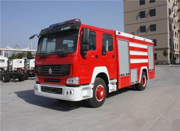 消防車遭轎車惡意擋道,被交警傳喚后 消防車遭轎車惡意擋道,被交警傳喚后