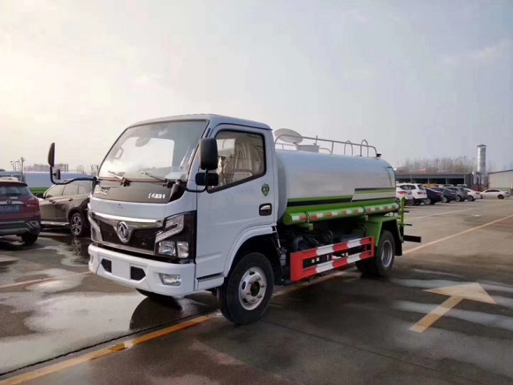 東風(fēng)5噸多功能綠化灑水車太實(shí)惠了- 灑水車價(jià)格勁爆價(jià)格直降到底 東風(fēng)5噸多功能綠化灑水車太實(shí)惠了- 灑水車價(jià)格勁爆價(jià)格直降到底