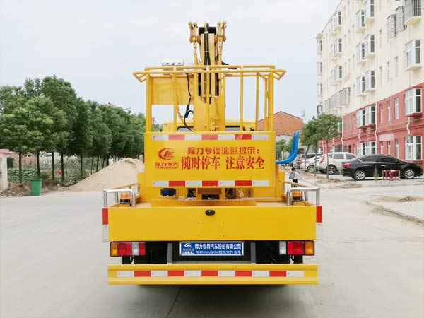 程力威牌CLW5061JGKQ6型高空作業(yè)車 程力威牌CLW5061JGKQ6型高空作業(yè)車