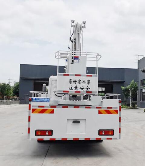 程力威牌CLW5120JGK6HX型高空作業(yè)車 程力威牌CLW5120JGK6HX型高空作業(yè)車