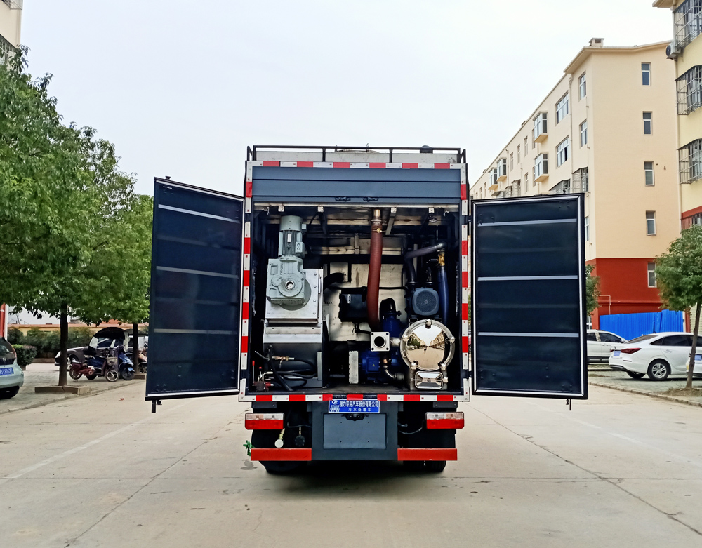 程力威牌CLW5075TWC6型污水處理車 程力威牌CLW5075TWC6型污水處理車