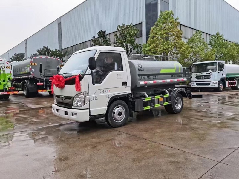 藍(lán)牌 福田小卡2灑水車 2.7噸灑水車-湖北盈通灑水車生產(chǎn)廠家 藍(lán)牌 福田小卡2灑水車 2.7噸灑水車-湖北盈通灑水車生產(chǎn)廠家