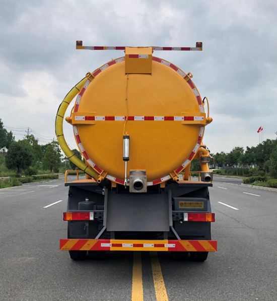 中汽力威牌HLW5250GXW6DF型吸污車 中汽力威牌HLW5250GXW6DF型吸污車