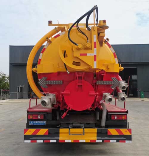 瑞力星牌RLQ5180GQWD6型清洗吸污車(chē) 瑞力星牌RLQ5180GQWD6型清洗吸污車(chē)