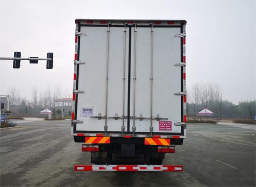 伴君長興牌AAA5185XLC6型冷藏車 伴君長興牌AAA5185XLC6型冷藏車