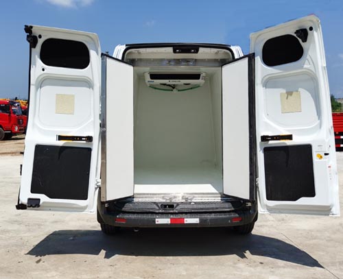 伴君長(zhǎng)興牌AAA5043XLCJXM6型冷藏車 伴君長(zhǎng)興牌AAA5043XLCJXM6型冷藏車