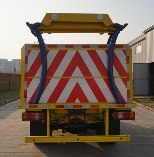 江鈴江特牌JMT5049TFZXSG26A型防撞緩沖車 江鈴江特牌JMT5049TFZXSG26A型防撞緩沖車