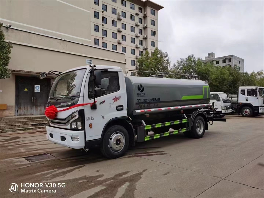 東風(fēng)多利卡9.35噸灑水車 東風(fēng)多利卡9.35噸灑水車