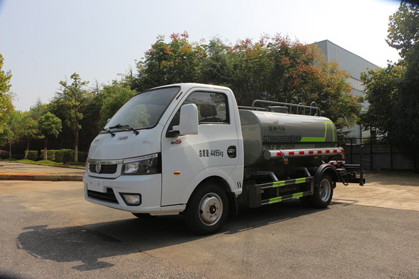 東風(fēng)小型藍(lán)牌灑水車-東風(fēng)2.7方灑水車 東風(fēng)小型藍(lán)牌灑水車-東風(fēng)2.7方灑水車