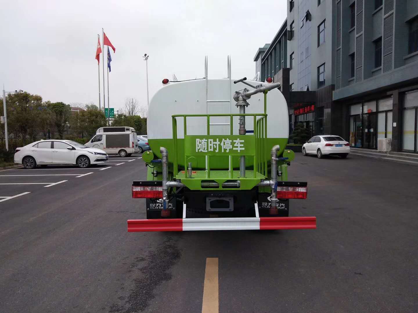 東風大多利卡8噸灑水車