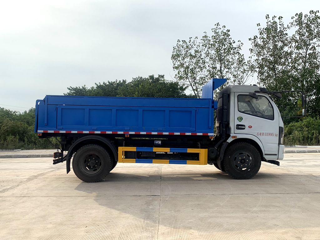 東風多利卡自卸式垃圾車