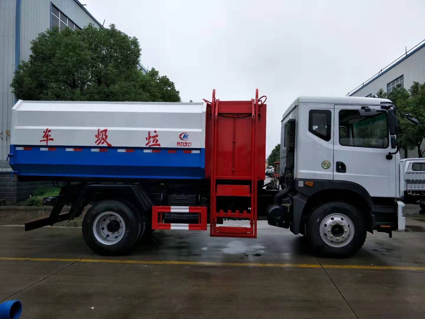 東風(fēng)D9掛桶式垃圾車(chē)