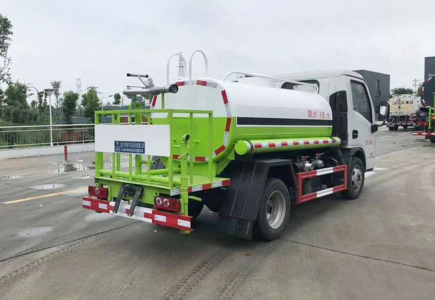 躍進(jìn)藍(lán)牌2-3方小型灑水車